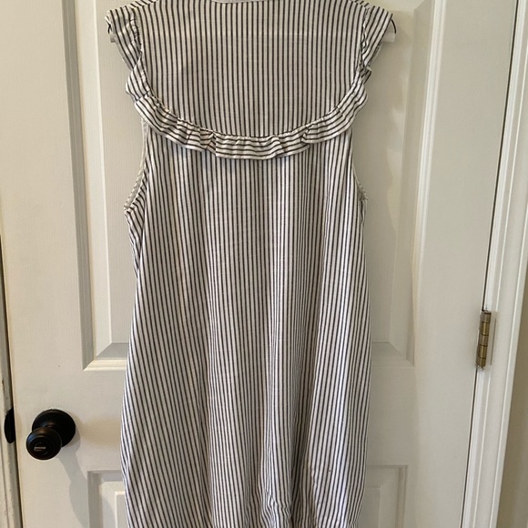 Striped and floral embroidered dress w/pockets. - Picture 5 of 6